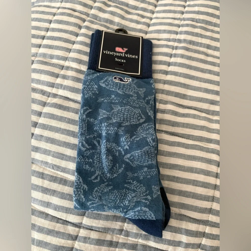 NWT Vineyard Vines Navy and Light Blue Fish Motif Dress Socks OS